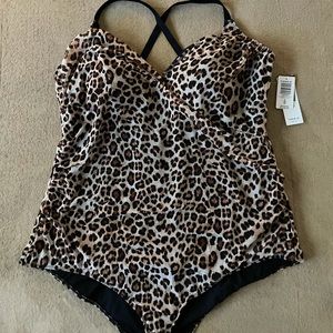 Torrid Leopard One Piece Swimsuit Size 5 NWT♥️